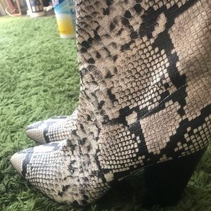 Snakeskin print Vince Camuto Booties size 10